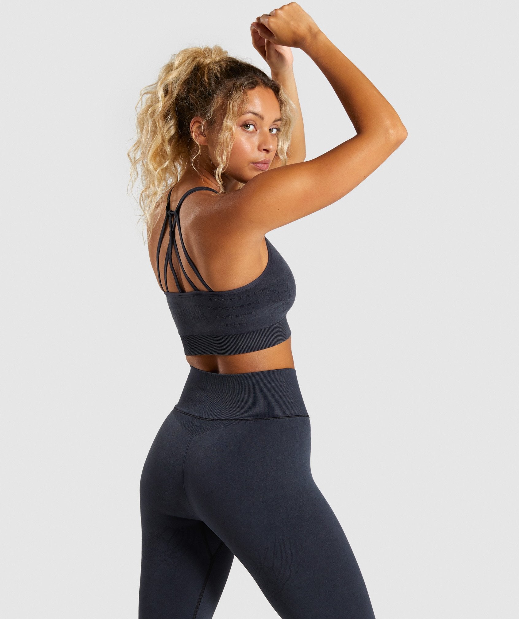 Studio Seamless Sports Bra in Black