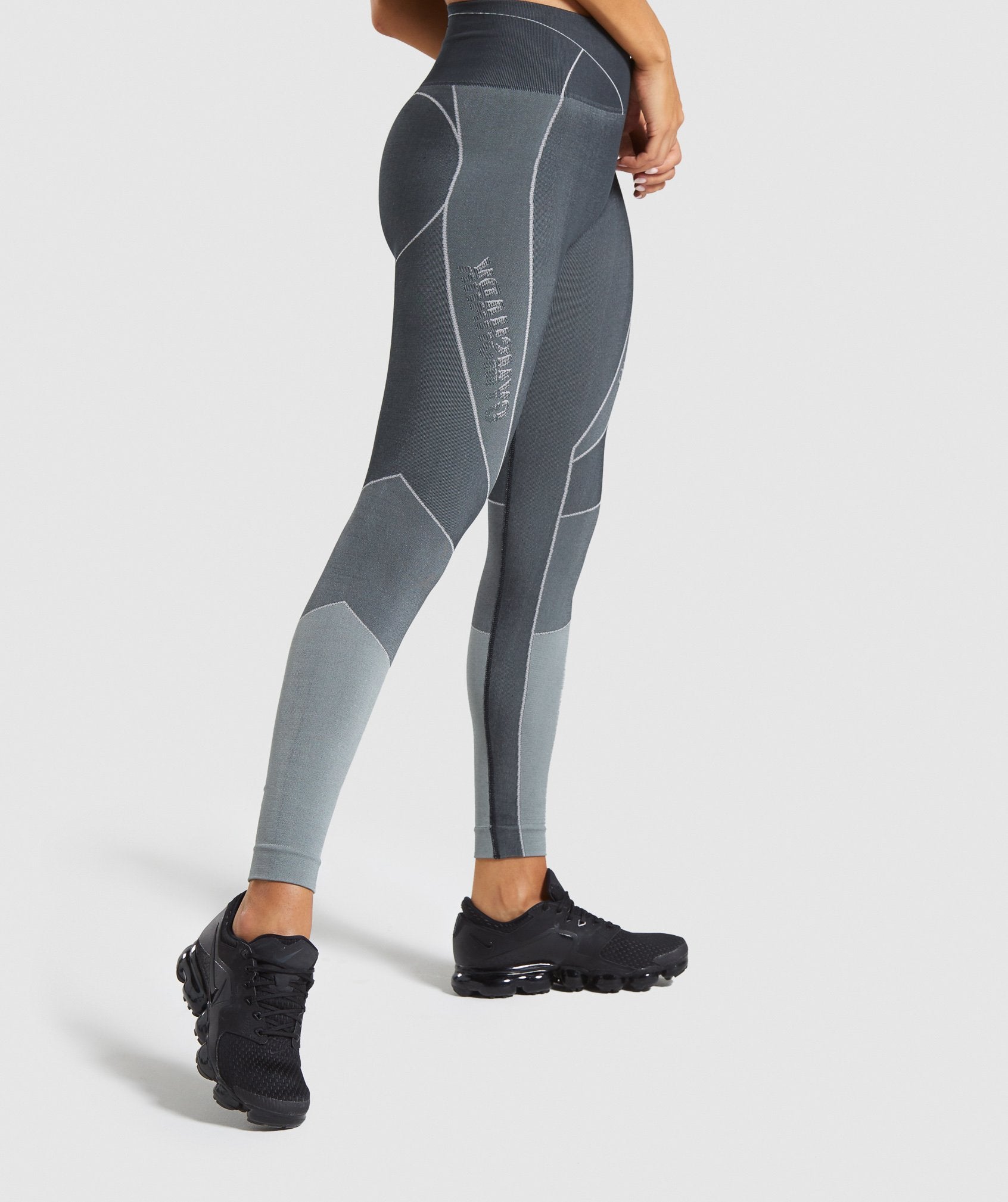 Turbo Seamless Leggings in Black - view 3