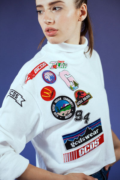 Sweatshirt wit patches stitched on