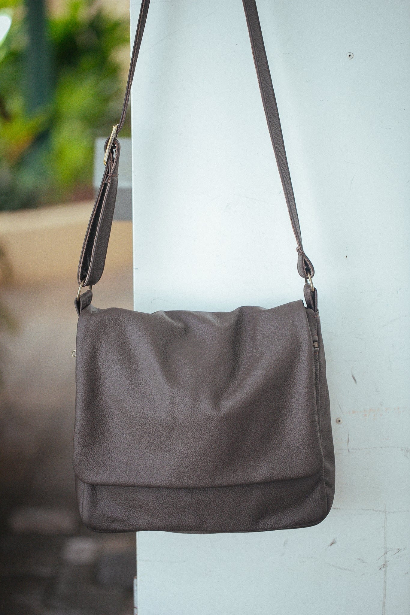 The Real McCaul Shoulder Bags Dark Brown Universal Satchel Bag - Medium - Cowhide Australian Made Australian Owned Leather Satchel Bag- Australian Made in Kangaroo and Cowhide Leather