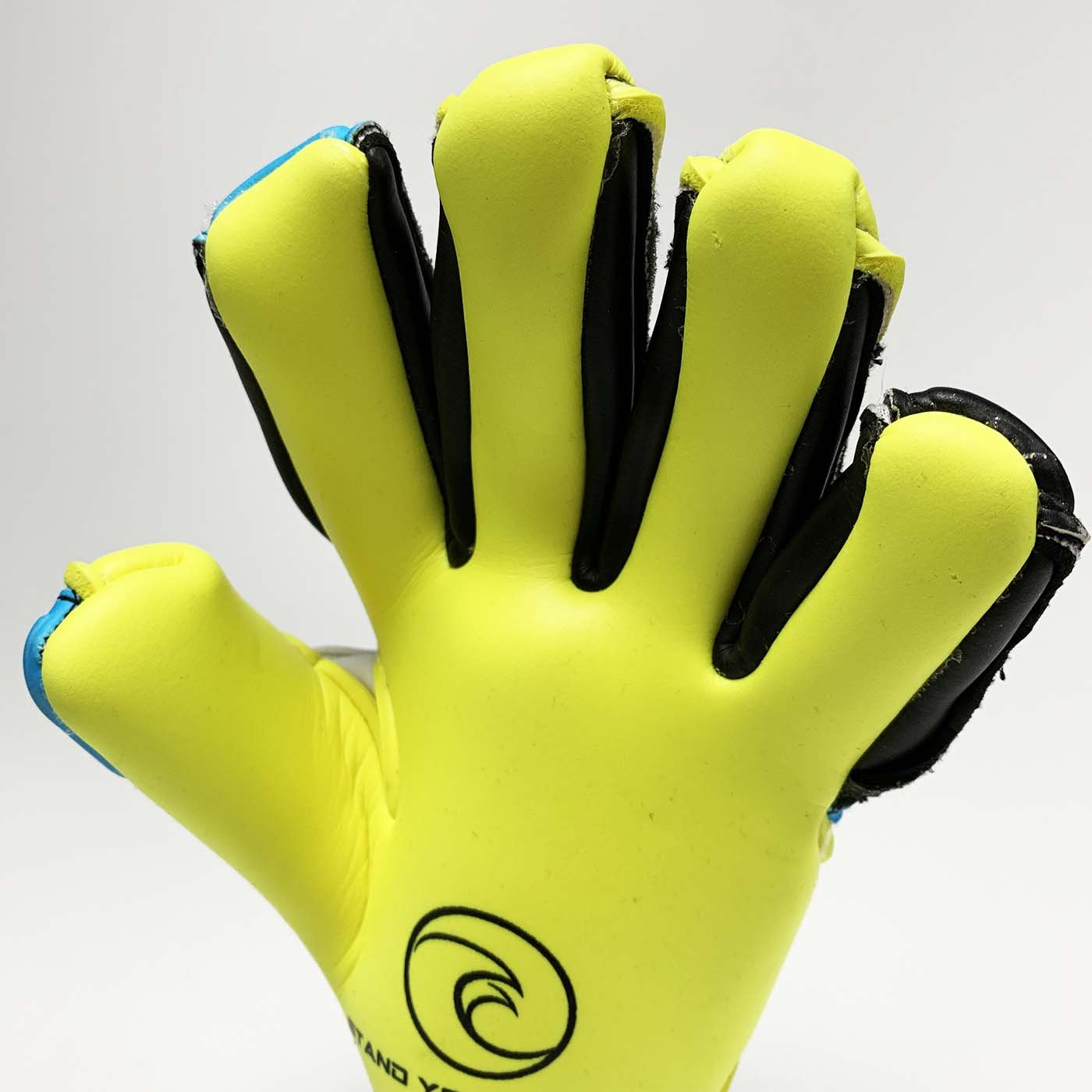 fingertip goalkeeper gloves