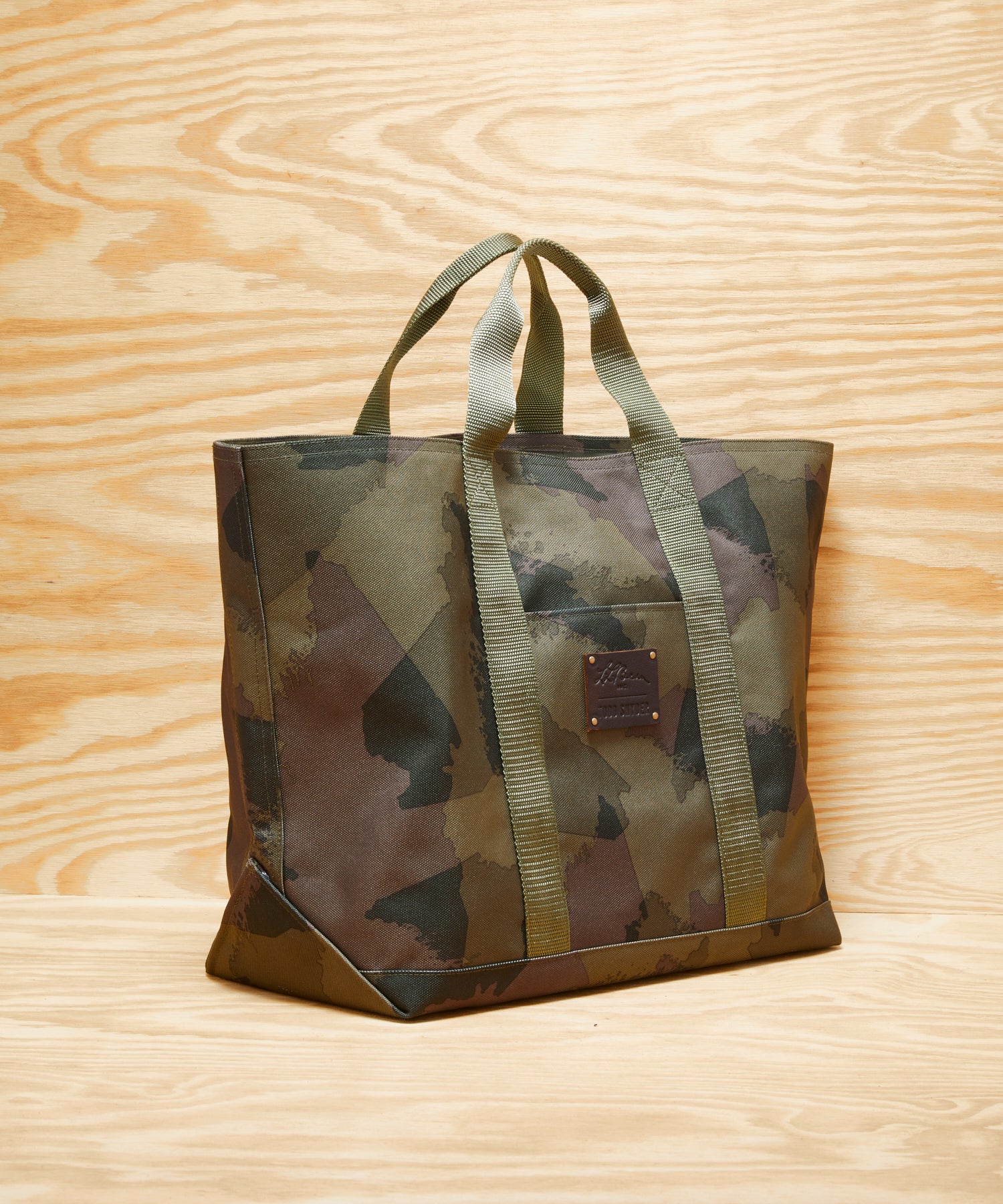 L.L.Bean x Todd Snyder Hunter's Tote in Camo Green