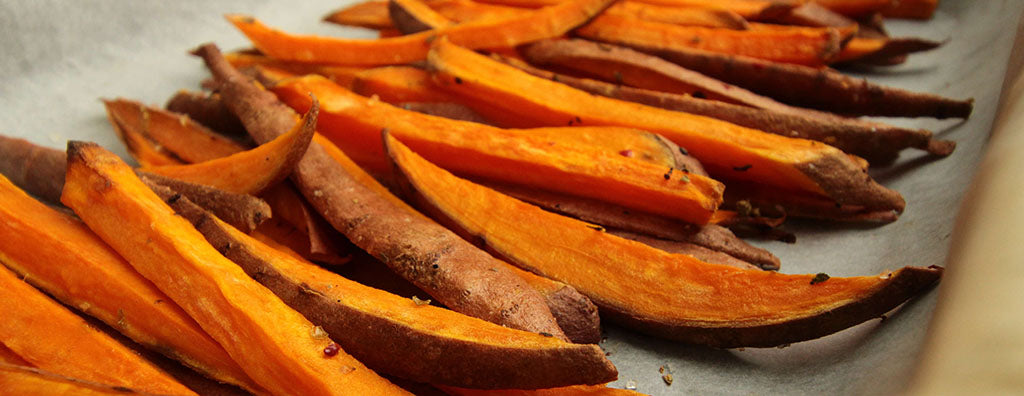 An assortment of thinly chopped, sweet potatoes fries.