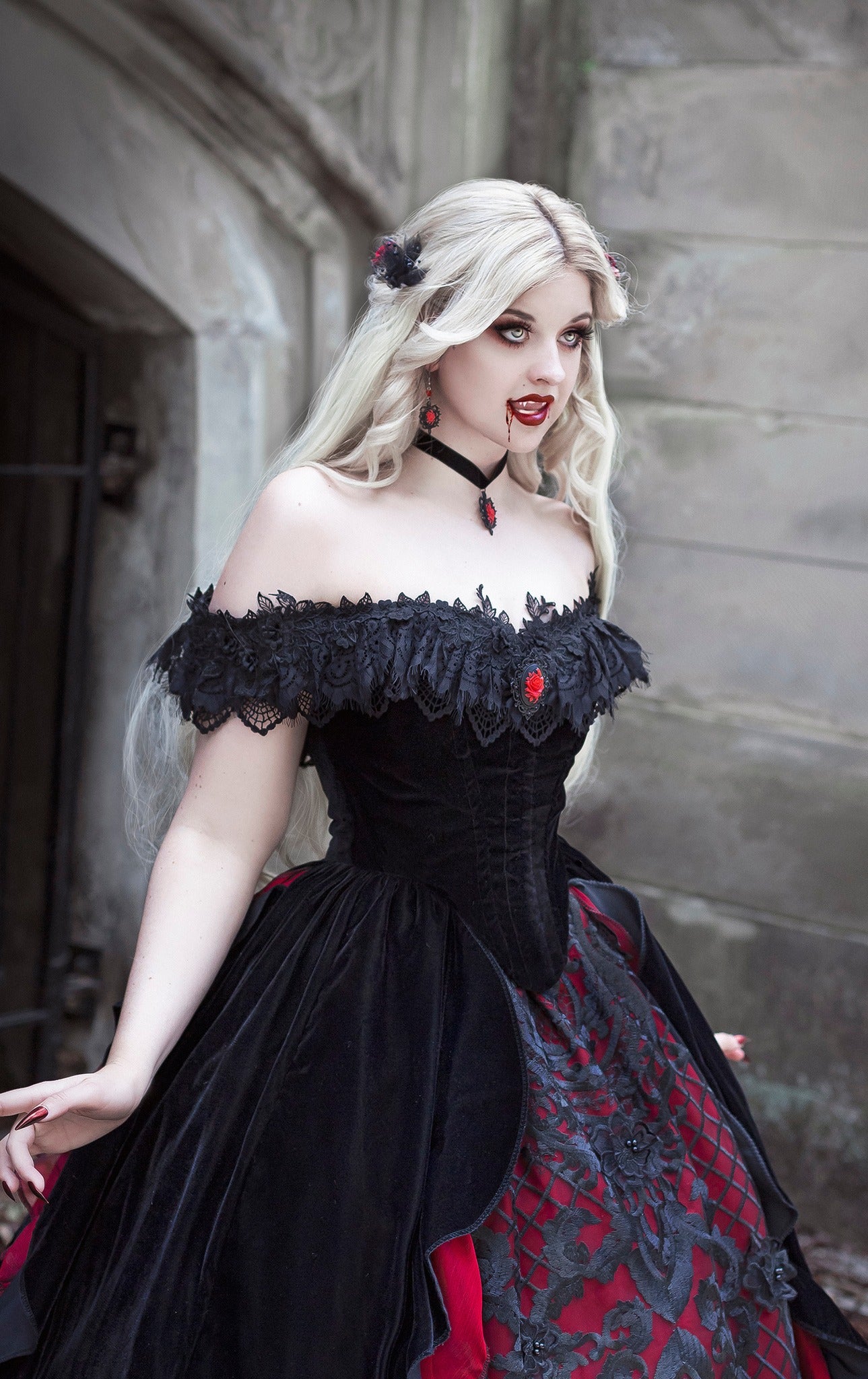 Victorian Vampire Gothic Red/black Velvet Gown – Romantic Threads