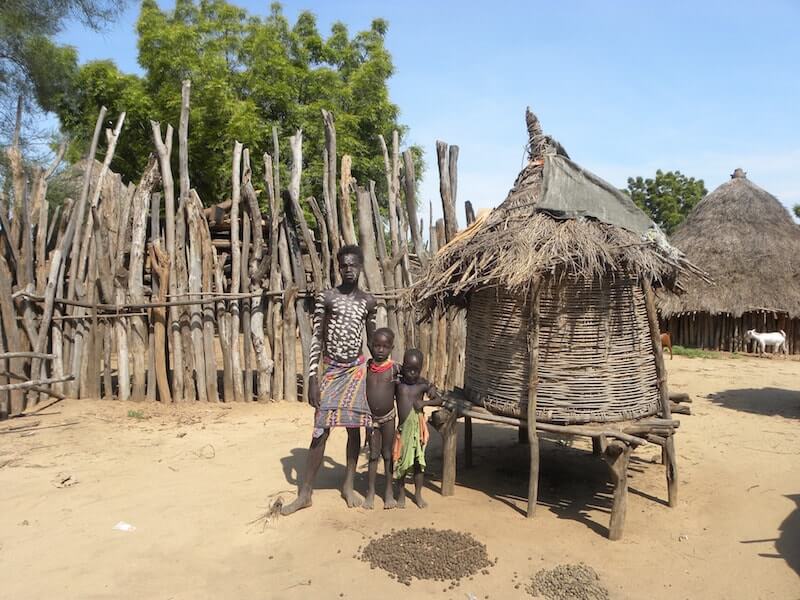 picture of children of a tribe in ethiopian