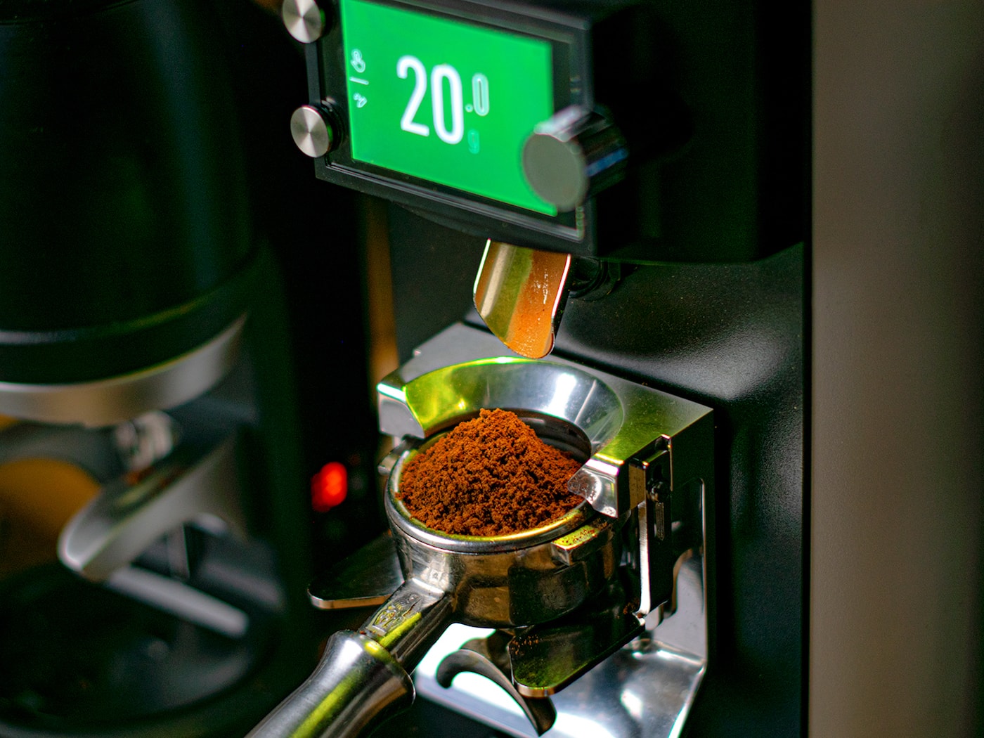 Grinding 20 grams of 700 coffee blend