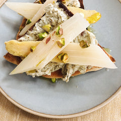 White Asparagus Toasted Pita with Vegan Cream Cheese and Za'atar