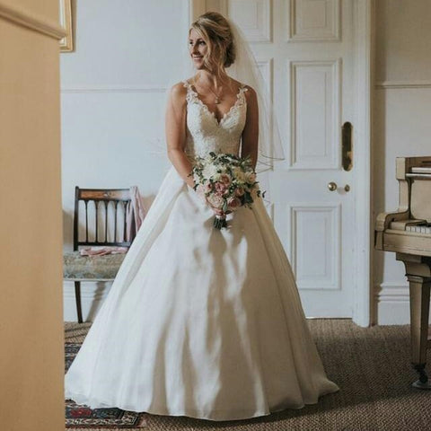 Real Bride Aimee Wears Jodie Pendant