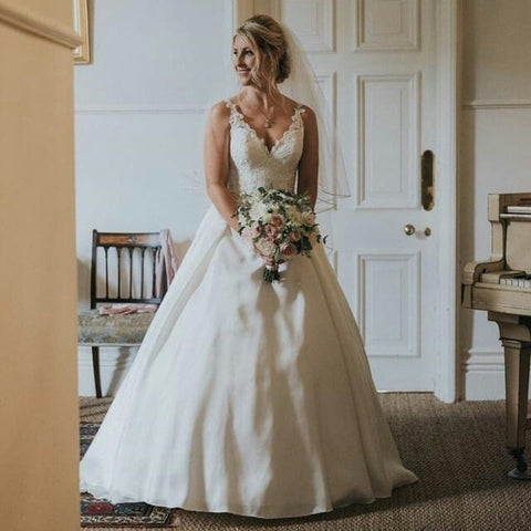 Real Bride Aimee Wears Jodie Pendant