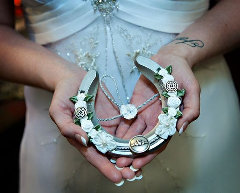 Irish Wedding Traditions - The Horseshoe