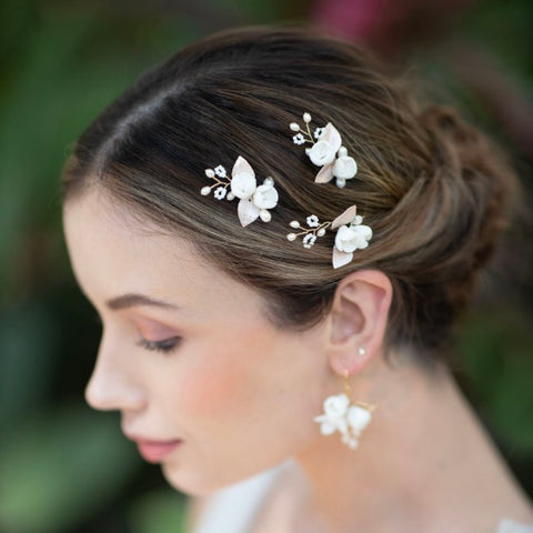 The textured up-do hairstyle with Jules Bridal Posie Hair Pin Set