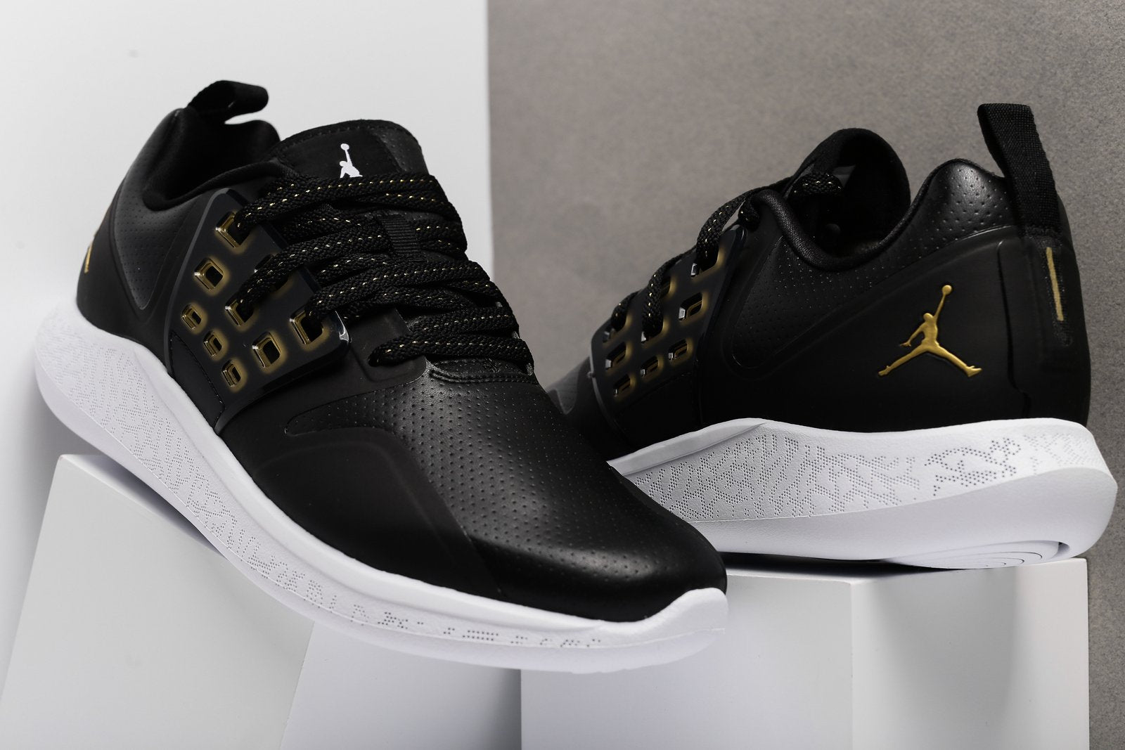 jordan grind black and gold