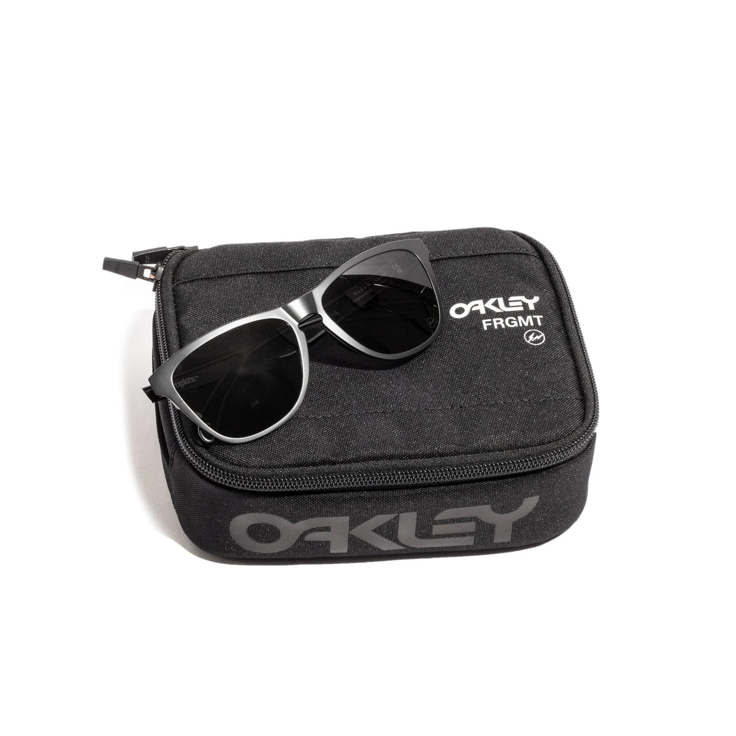 OAKLEY × FRAGMENT Frogskins™プレミアムバンドルセット - サングラス ...