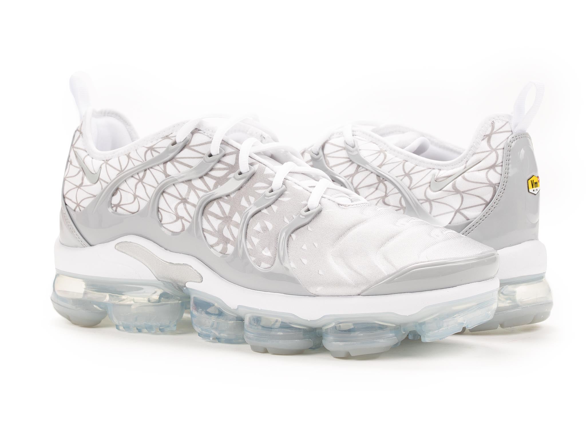 nike air vapormax plus silver white