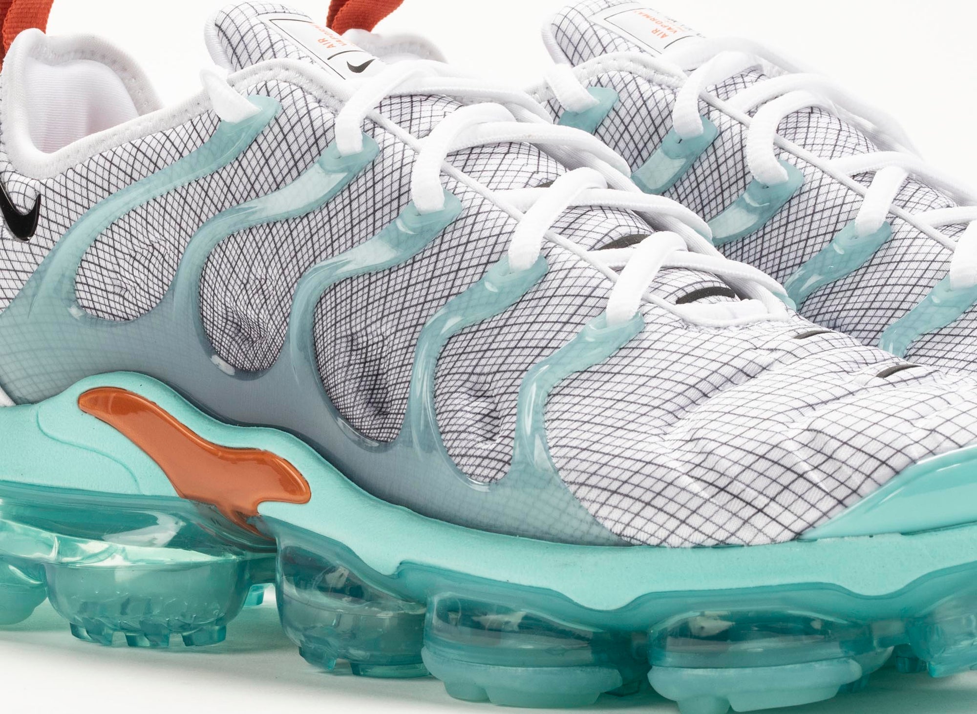 air vapormax plus aurora cosmic clay