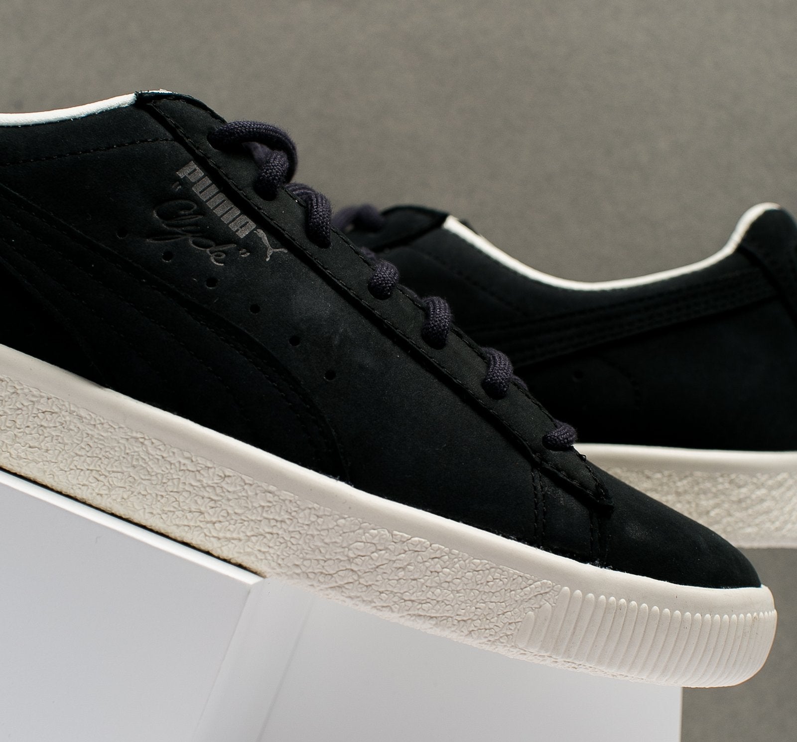 PUMA CLYDE FROSTED - Oneness Boutique