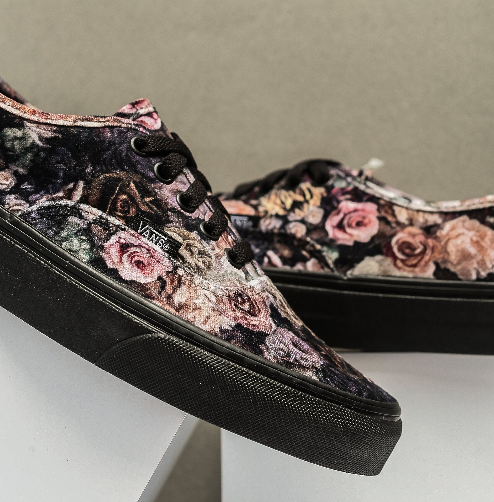 vans authentic velvet floral