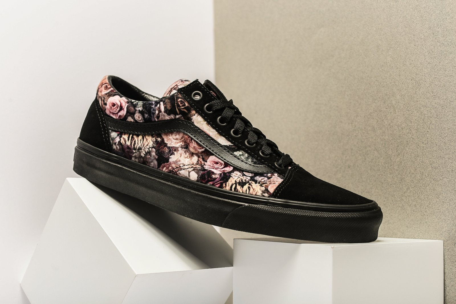 womens velvet vans