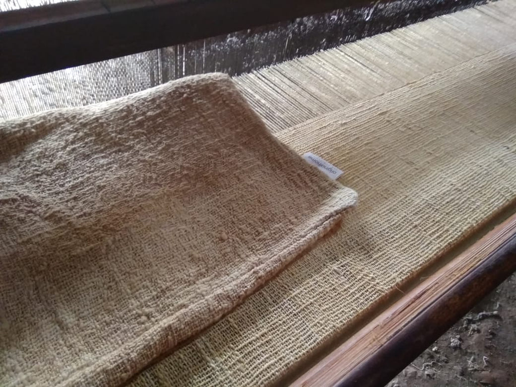 Coton tissé main a partir des dechets de coton : Java Indonesie