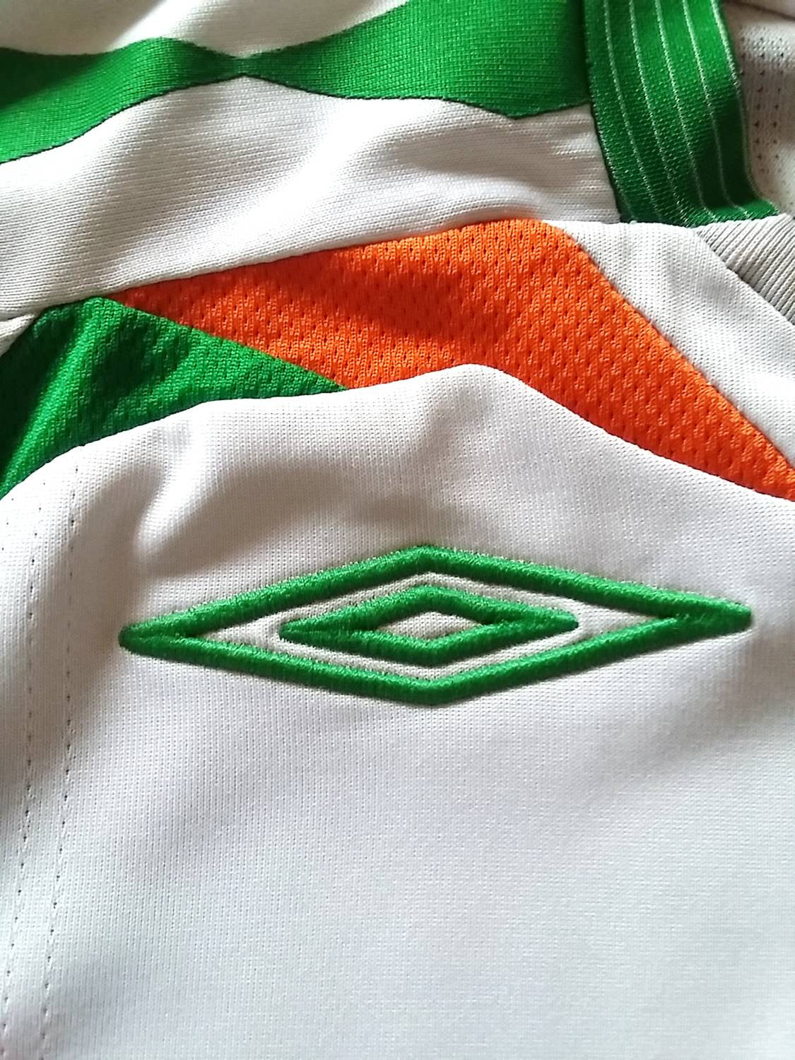 2007/08 Republic of Ireland Away Football Shirt. (L)