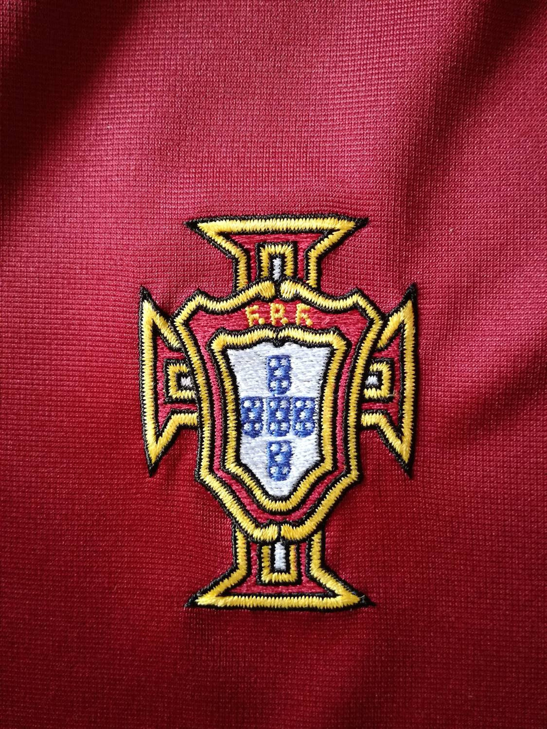 2000/01 Portugal Home Football Shirt (M)