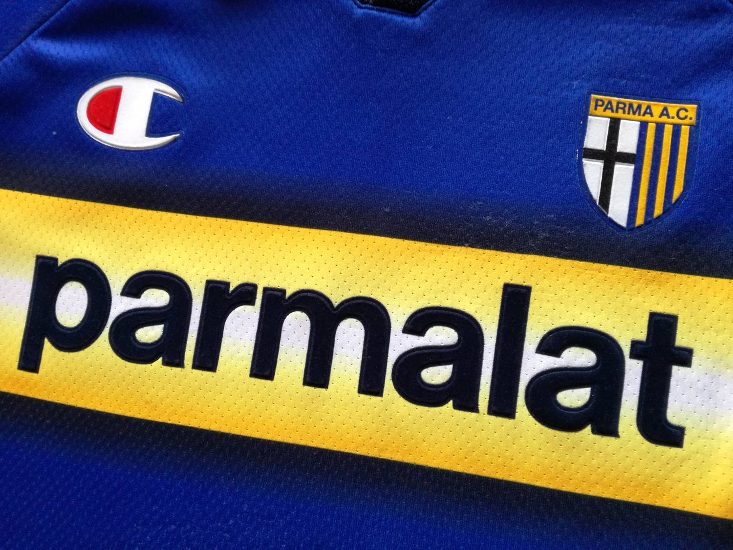 2003/04 Parma Home Football Shirt Adriano #9 (L)