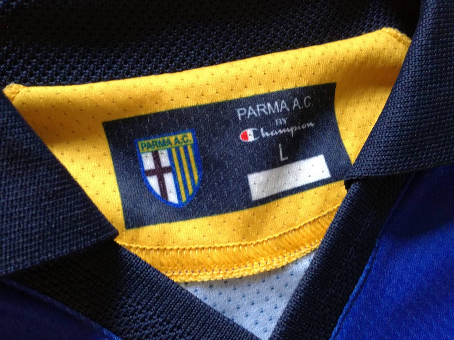 2003/04 Parma Home Football Shirt Adriano #9 (L)