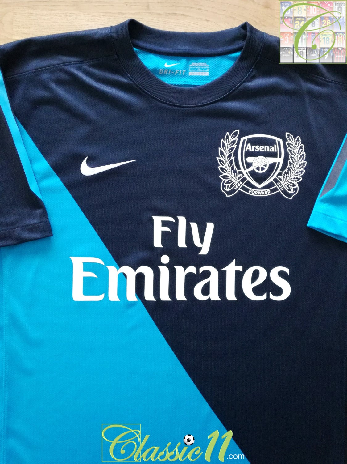 arsenal away kit 2011