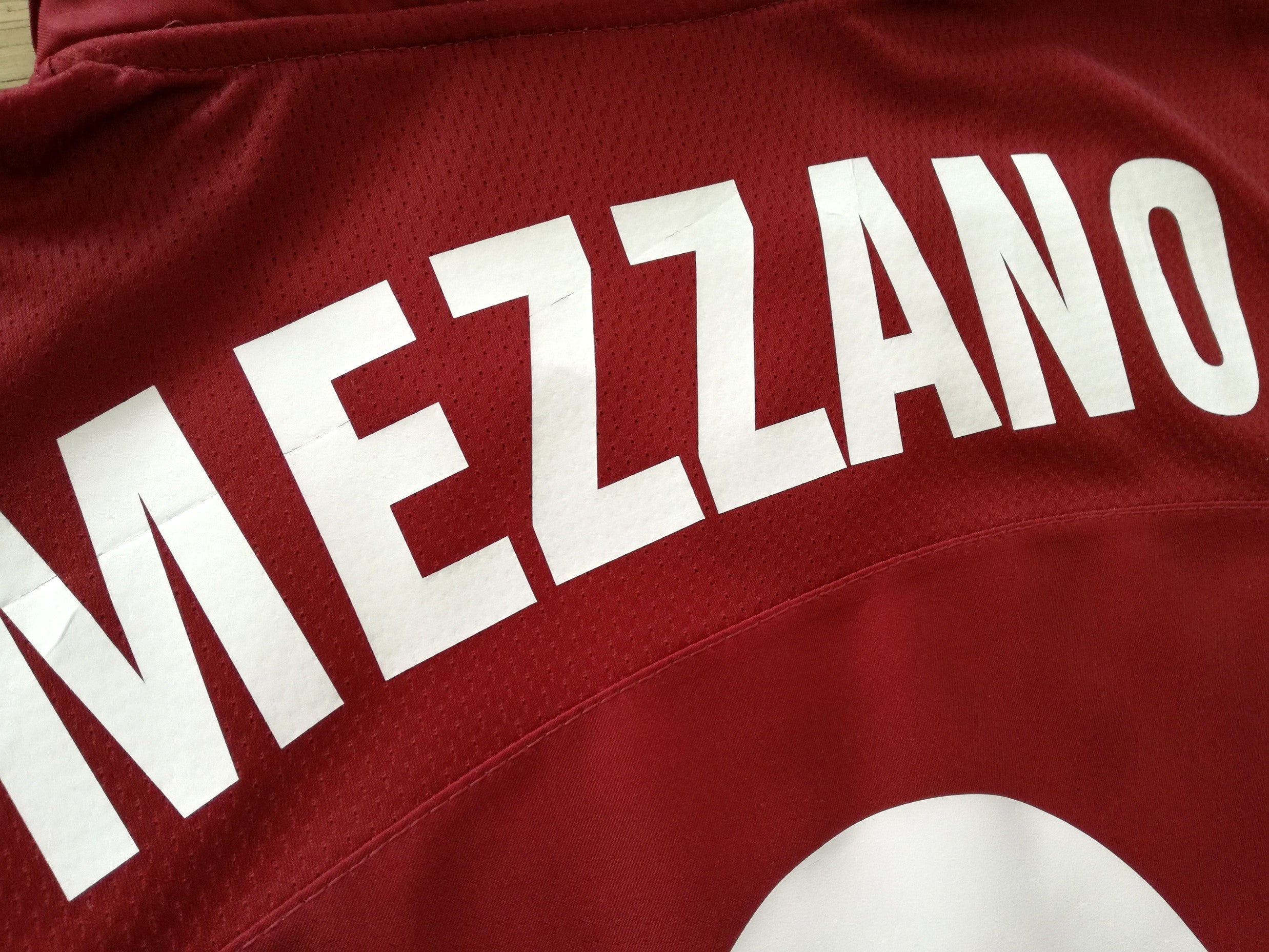 2005/06 Torino Home Football Shirt Mezzano #9 (L)