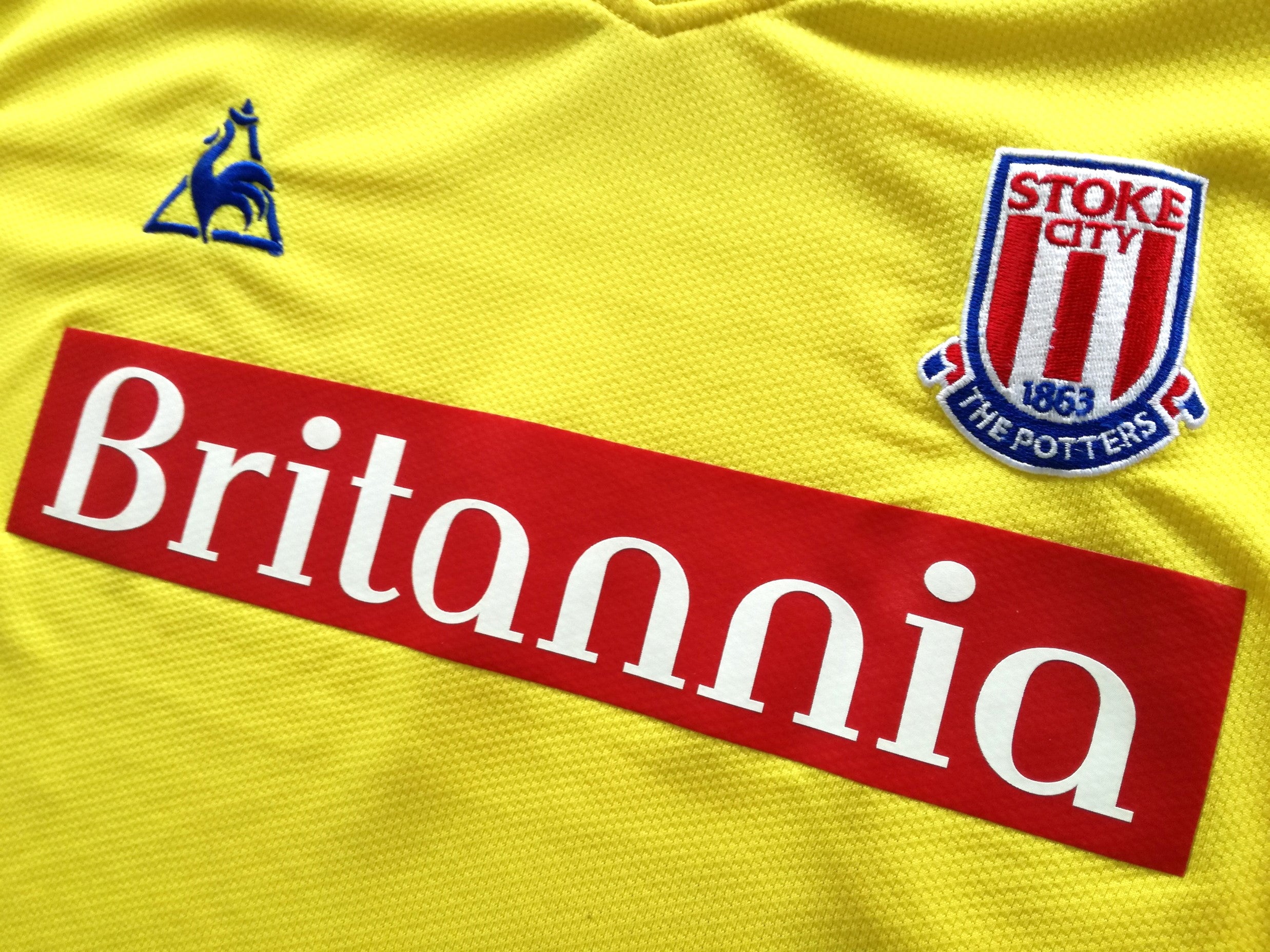 2008/09 Stoke City Away Football Shirt. (XL)