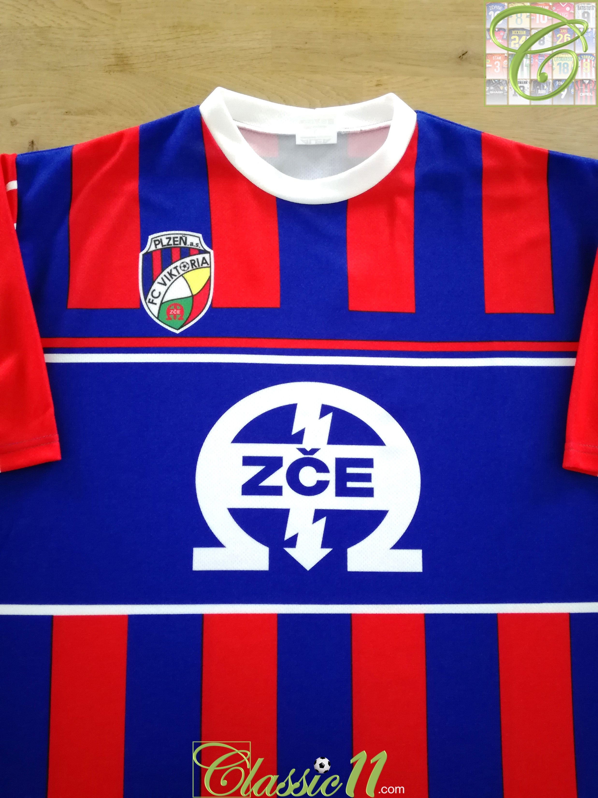 2000/01 Viktoria PlzeÅ Away Football Shirt #6 (L)