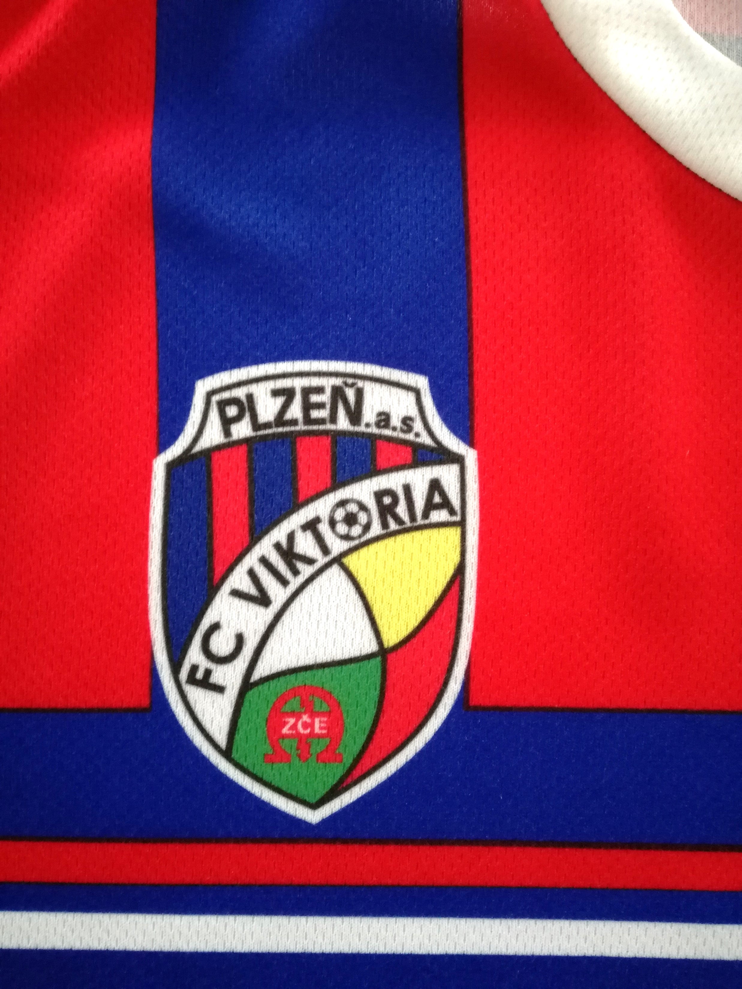 2000/01 Viktoria PlzeÅ Away Football Shirt #6 (L)