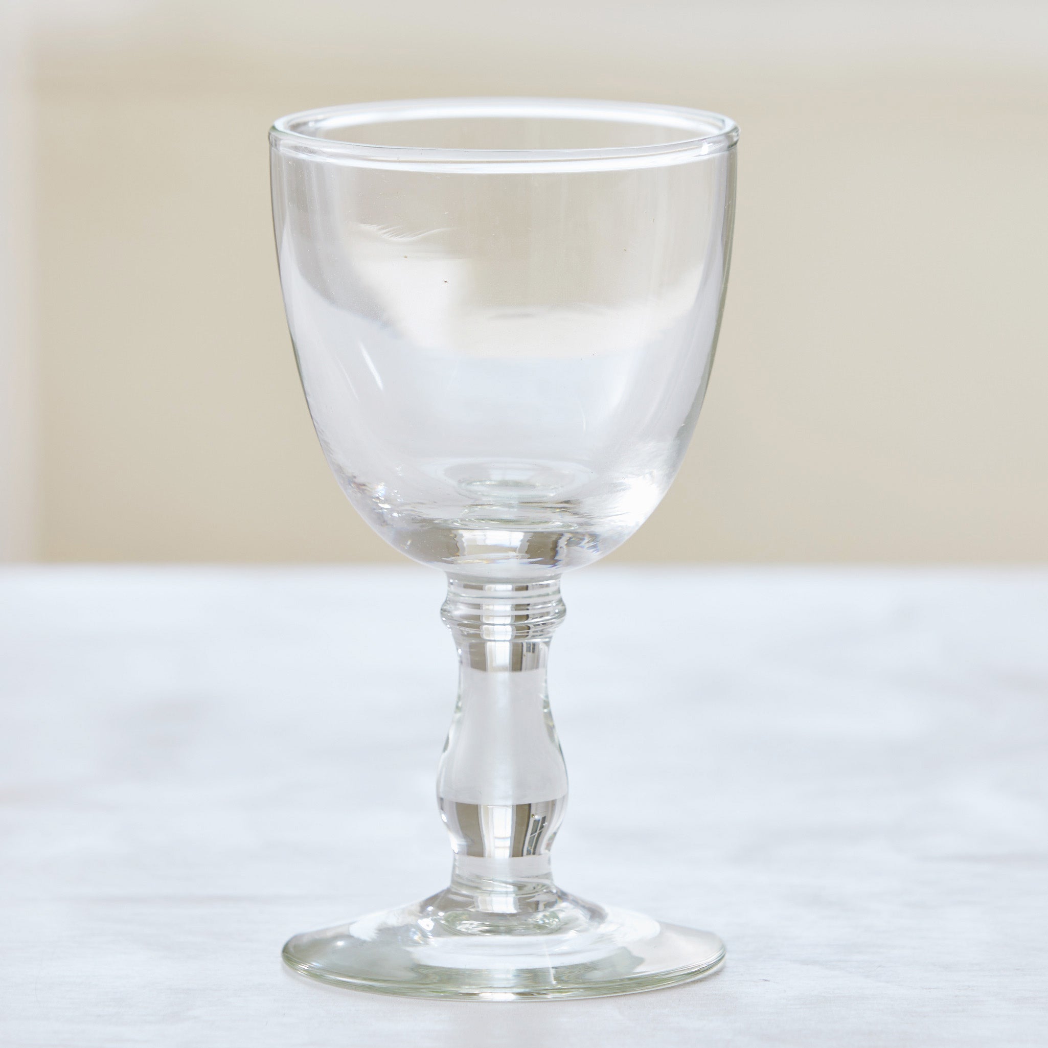 HAND-BLOWN WINE GLASS