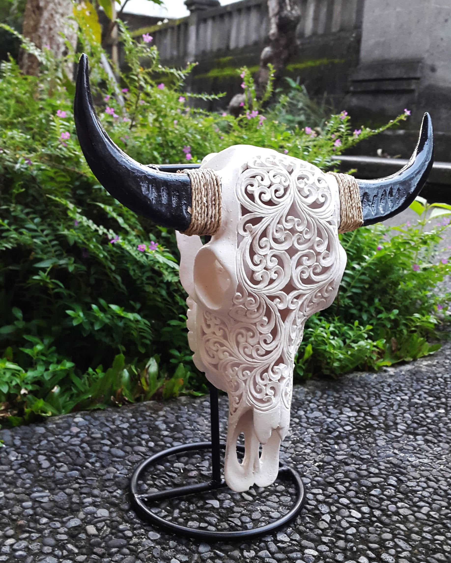Postkort frø Overvind Small Faux Hand Carved Tribal Buffalo Skull with long horns made with –  theworldoffeathers