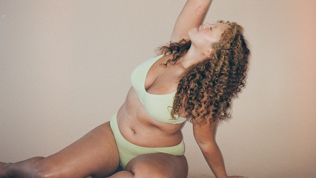 Bailey wears the Organic Full Cup Wirefree Bra and Hipster Brief in Sage