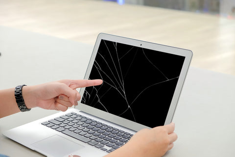 Someone-pointing-at-their-broken-MacBook-screen