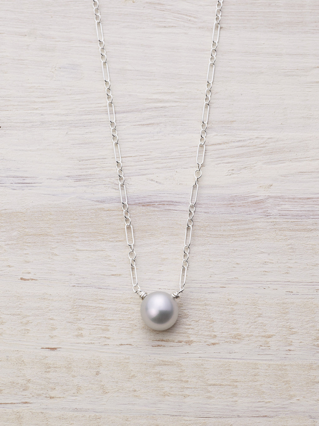 Single Freshwater Pearl Drop Necklace | LUNESSA