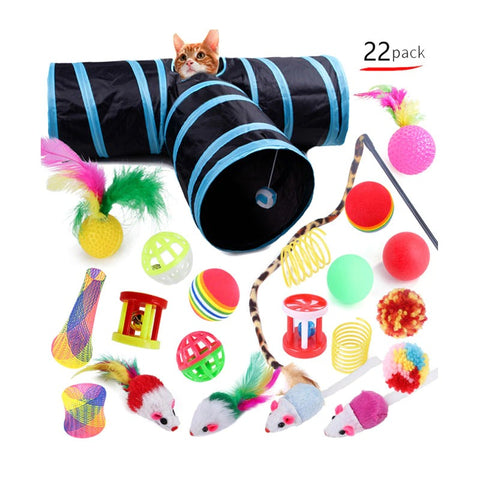 A selection of 22 cat toys including a tunnel, toy mice and plush toys plus others