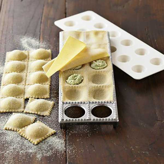 https://cdn.shopify.com/s/files/1/0189/9572/products/ravioli.jpg?v=1554591605&width=533