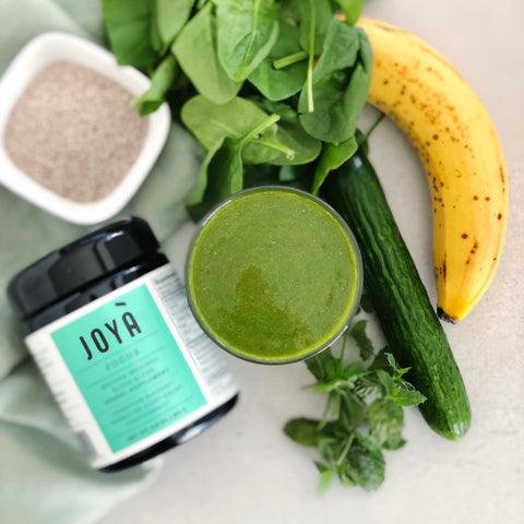 Recipe for Vegan and paleo Matcha Mint Loaded Greens smoothie made with JOYÀ Focus matcha-moringa elixir blend