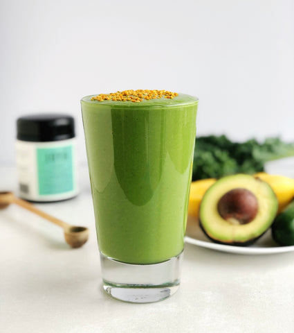 Recipe for vegan and paleo Green Machine smoothie made with JOYÀ Matcha-Moringa Elixir Blend