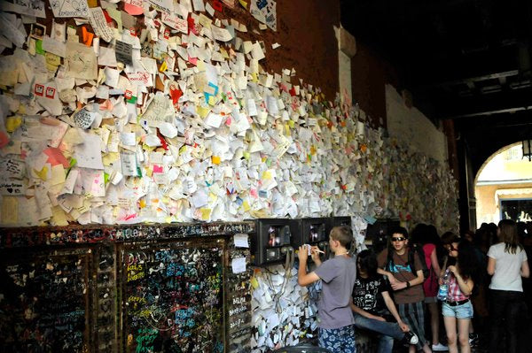Love-Notes-in-Juliets-House