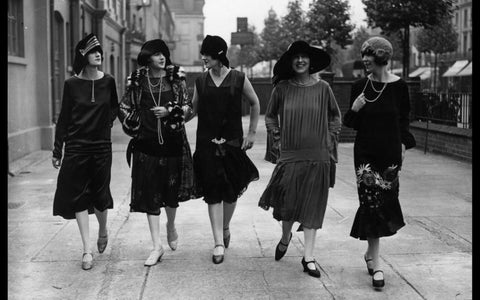 Robe Années 20 : la mode des années folles fait un come-back ! – Louise  Vintage