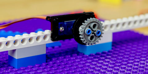 Skubbe Melankoli vandtæt Adapting Servos to LEGO – Brown Dog Gadgets