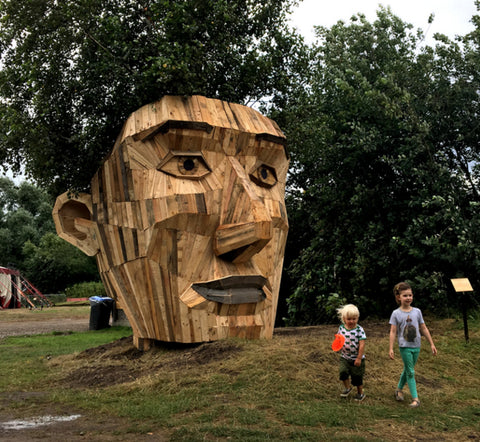 This Amazing Artist Transforms Piles of Wood into Huge Sculptures ...