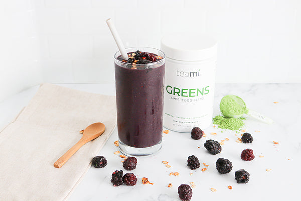 antioxidant-rich berry smoothie with greens superfood powder