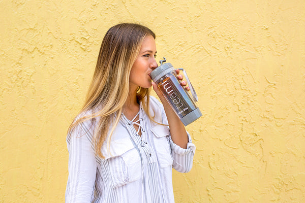 beautiful woman drinking teami tea