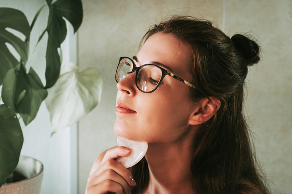 using gua sha to get rid of double chin