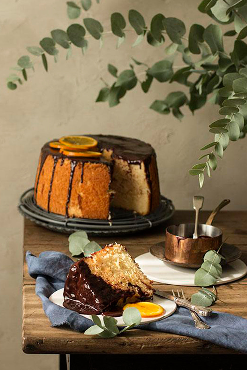 Orange chiffon cake con glaseado de chocolate y naranjas confitadas - Blog  de Claudia&Julia