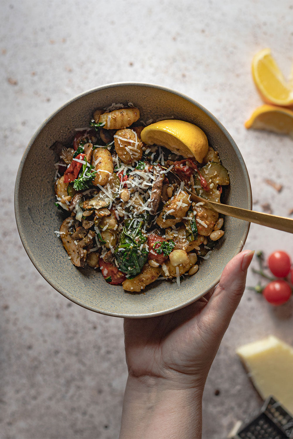 Sautierte Gnocchi mit Pilzen und Spinat